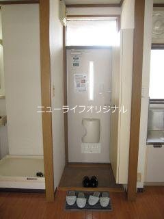 玄関　※実際と異なる場合は現況を優先いたします
