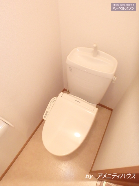 トイレ　◎温水洗浄暖房便座付のトイレスペース。