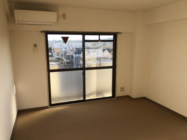 ホーユウコンフォルト京都田辺の居間写真