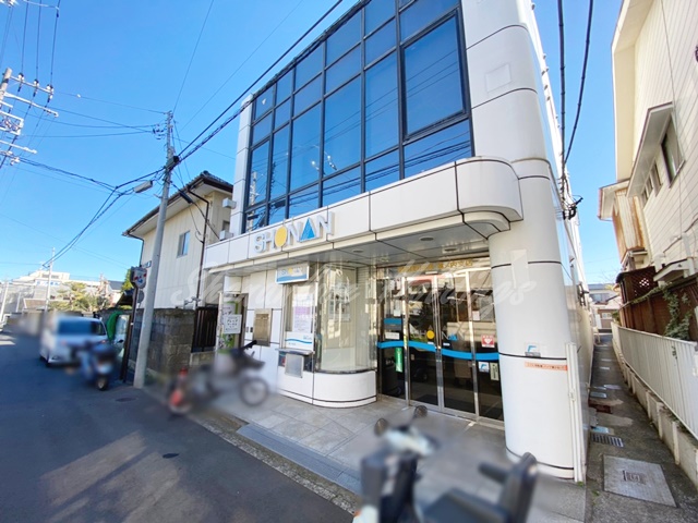 銀行　湘南信用金庫堀ノ内支店（銀行）まで389m