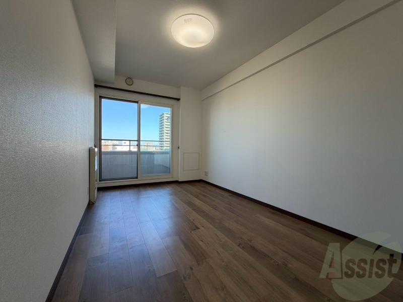 その他部屋・スペース　こちらのお部屋は光が差し込む、温かみのあるお部屋です。