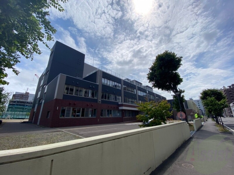 小学校　札幌市立北九条小学校（小学校）まで374m