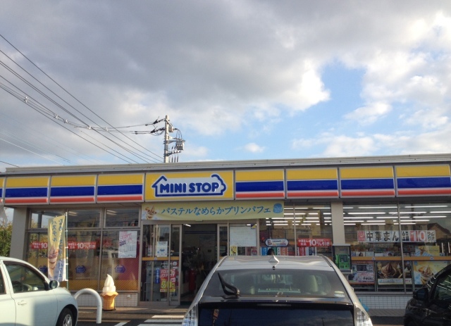 コンビニ　ミニストップ　富里獅子穴店（コンビニ）まで50m