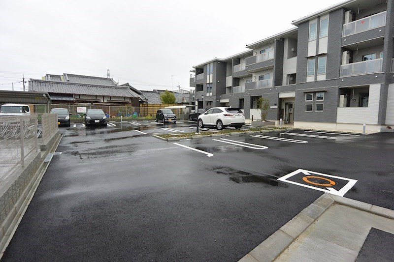 駐車場　駐車場