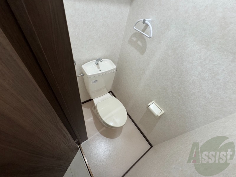 トイレ　こちらはトイレです。清潔感があり、安心して使用できます。