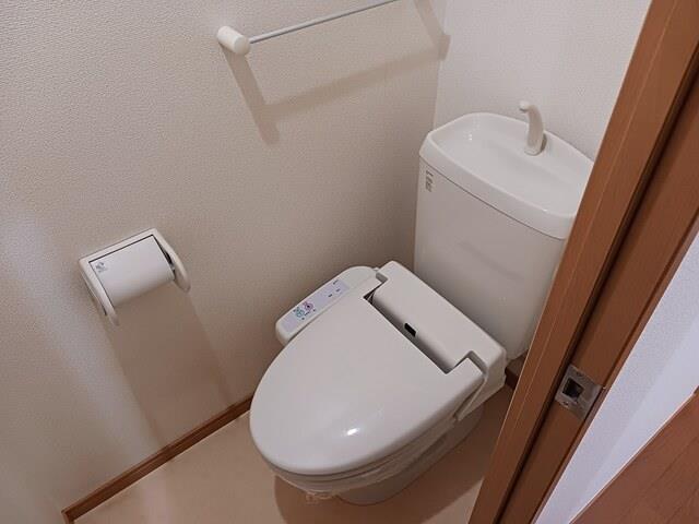 トイレ　温水洗浄便座