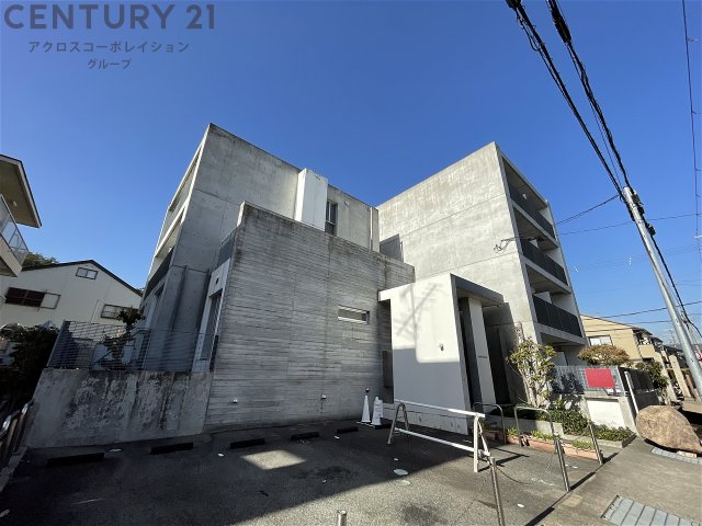 建物外観　敷地内に駐車場あります！