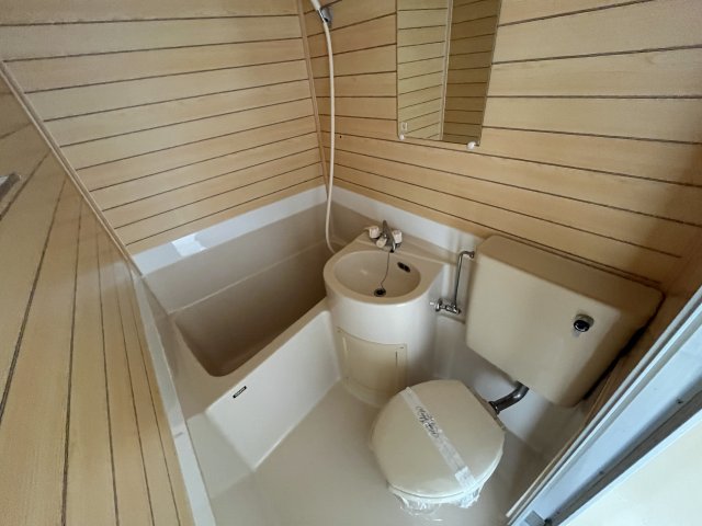 トイレ　浴室内にトイレがあります♪