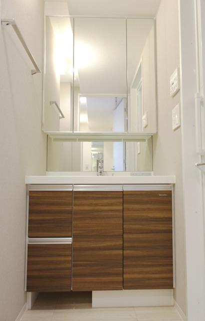 洗面設備　※写真は同タイプ住戸です。