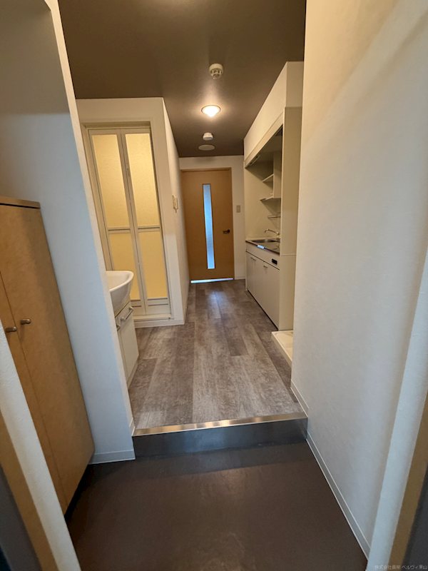 玄関　※別部屋の写真です