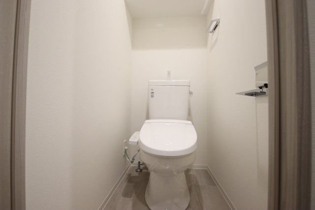 トイレ　※同建物内別室の参考写真です