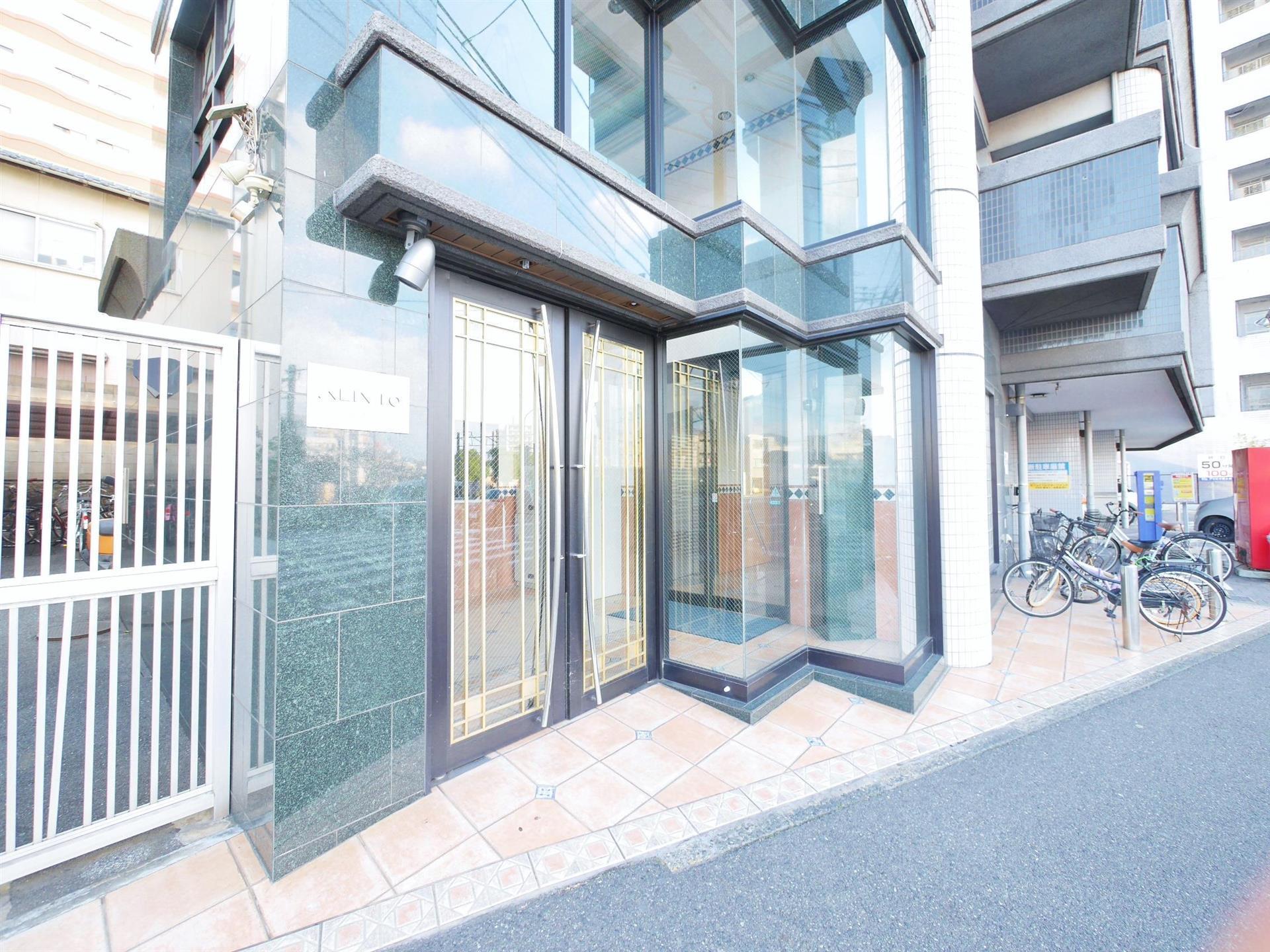 ギャラン南小倉の外観写真