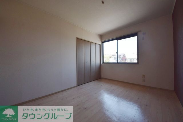 セジュール彩 弐番館の居間写真
