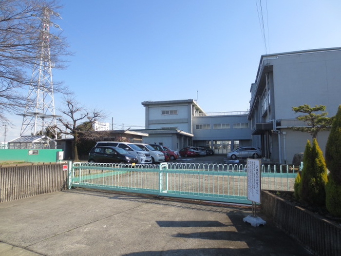 小学校　岩倉東小学校（小学校）まで900m