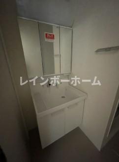 洗面設備　スペースが確保できる洗面所です