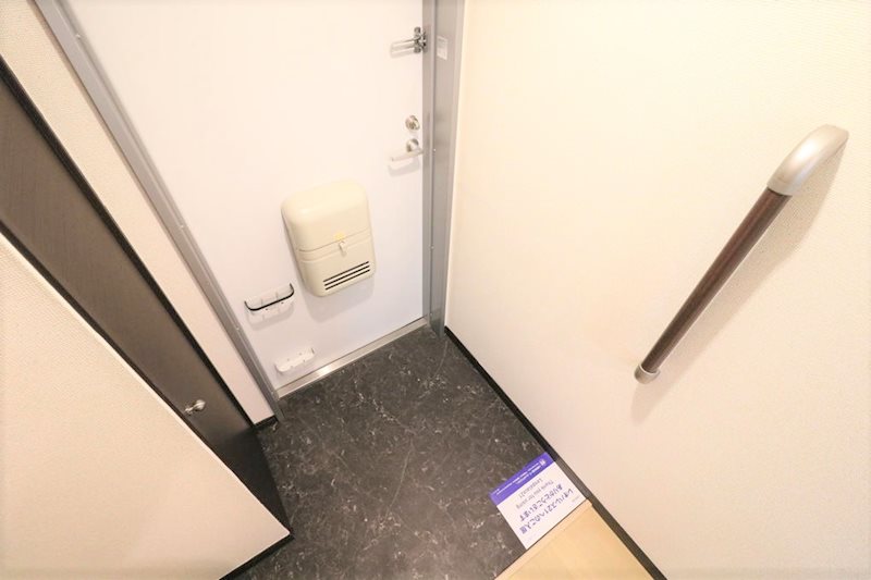 玄関　※別のお部屋の写真です