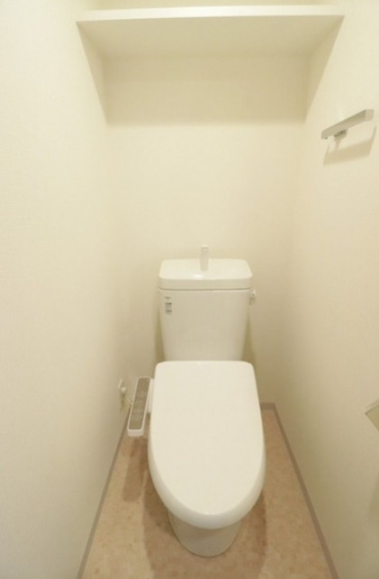 東急東横線 代官山駅 徒歩8分 4階建 築7年のトイレ写真