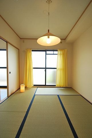 その他部屋・スペース　収納たっぷりの和室です。