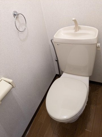 ＪＲ東海道本線 焼津駅 徒歩10分 2階建 築28年のトイレ写真