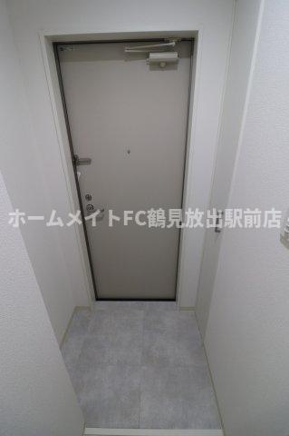 クリエオーレ茨田大宮IVの玄関写真