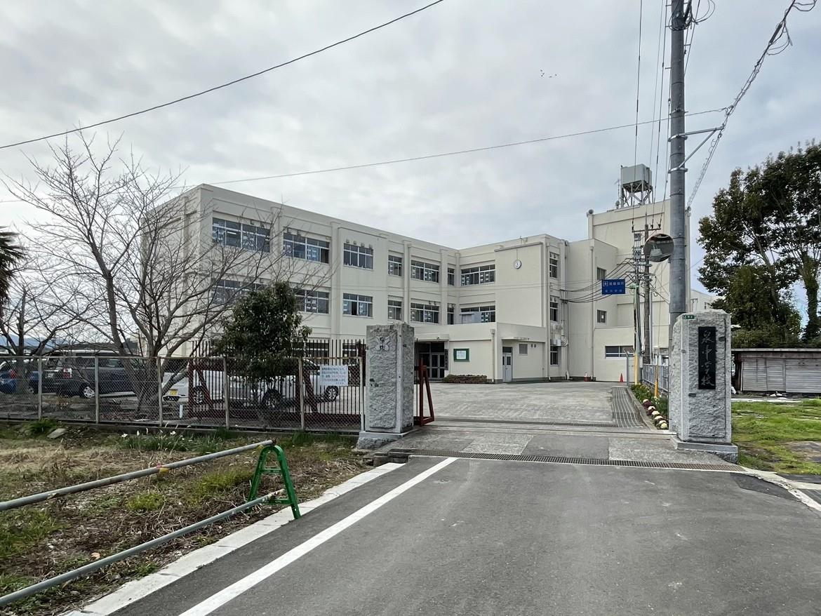 中学校　泉中学校（中学校）まで1100m