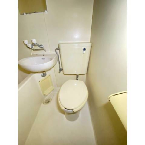 小田急線 鶴川駅 徒歩3分 2階建 築41年のトイレ写真