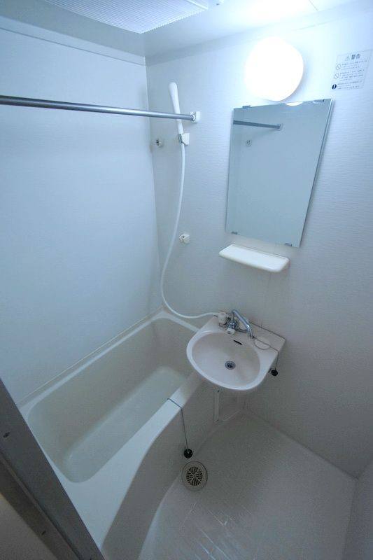 レオパレスポートサイドIIの風呂写真