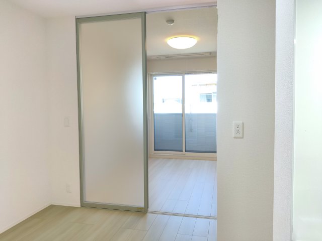 居室・リビング　写真は307号室のもの、同タイプです。