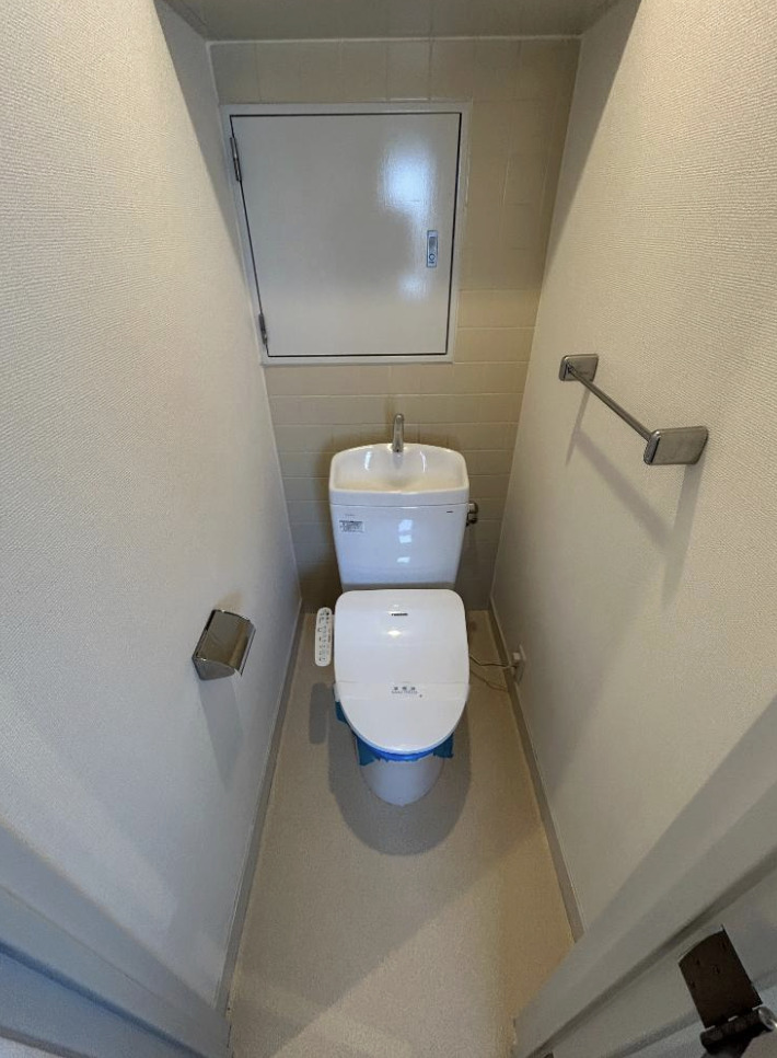 西武新宿線 新所沢駅 徒歩3分 3階建 築41年のトイレ写真