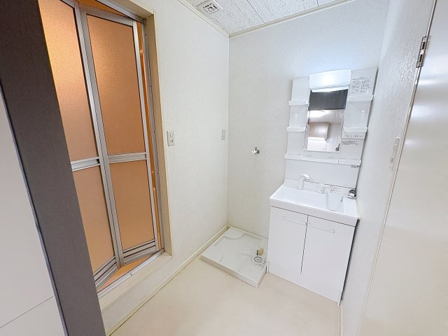洗面設備　掲載写真は同型モデルを掲載しており実際のお部屋と仕様等が異な