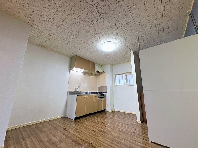 居室・リビング　掲載写真は同型モデルを掲載しており実際のお部屋と仕様等が異な
