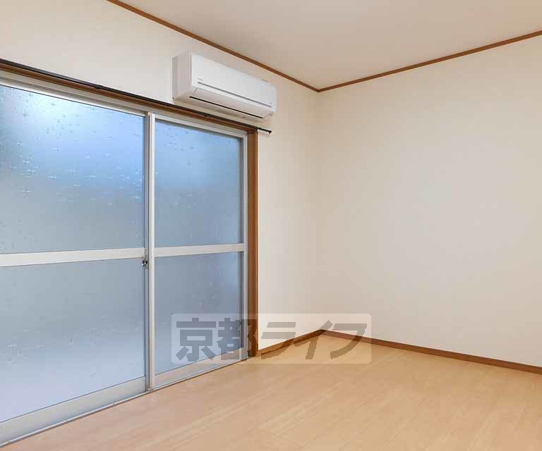 イースト醍醐外山 23番館の居間写真