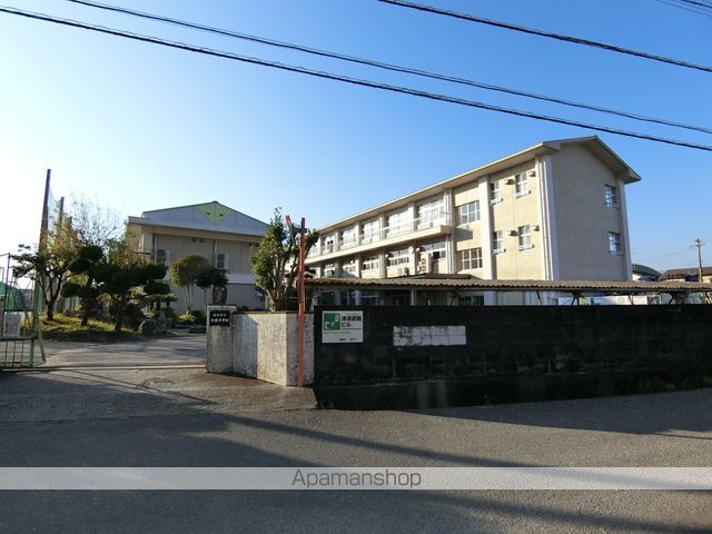 中学校　高知市立介良中学校（中学校）まで593m