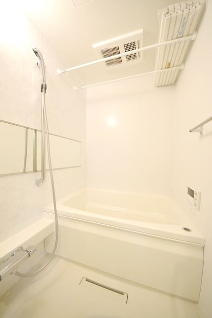 バス・シャワールーム　★人気のバストイレ別のお部屋です★