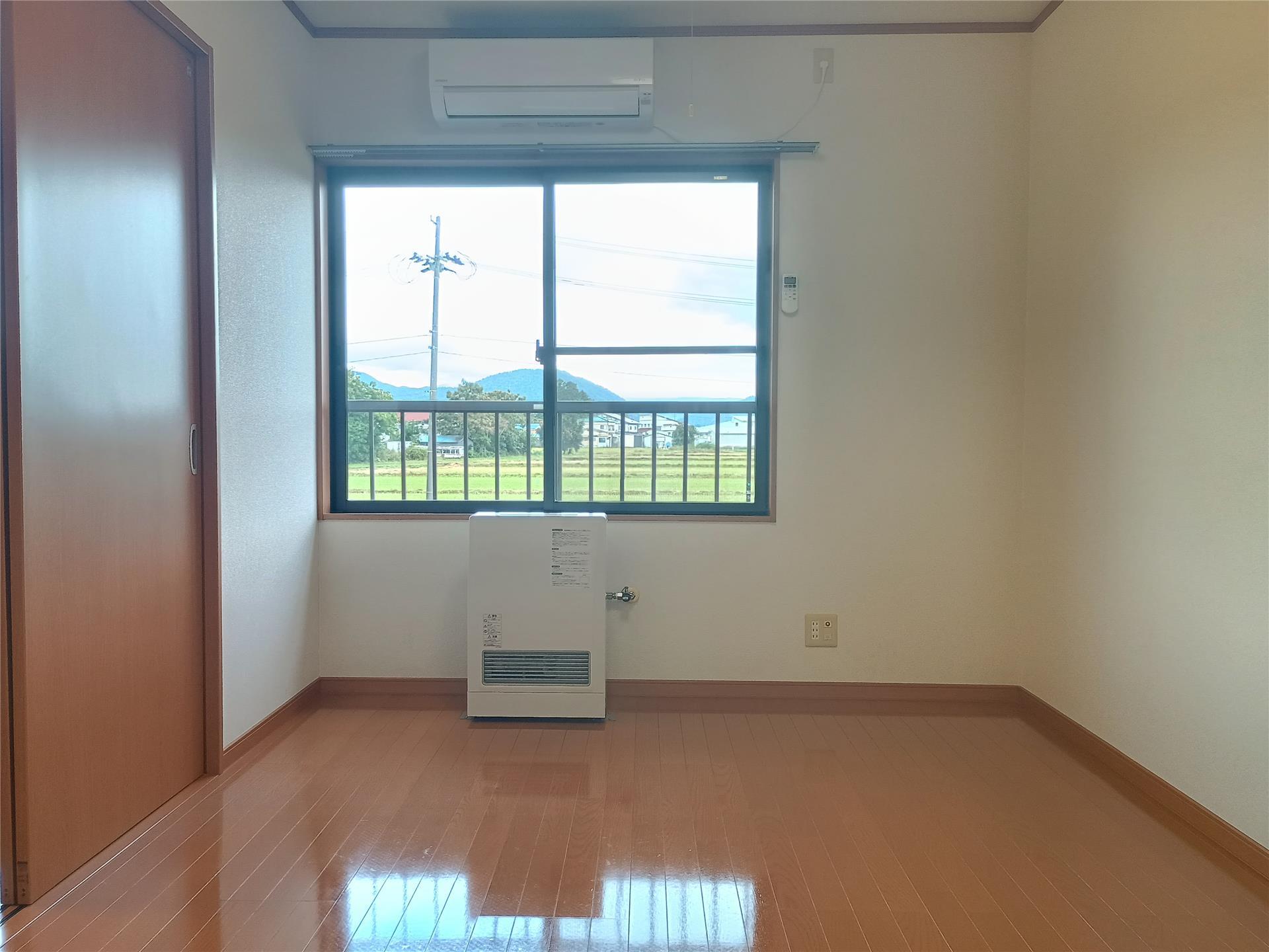 ユー・アイコーポAの居間写真