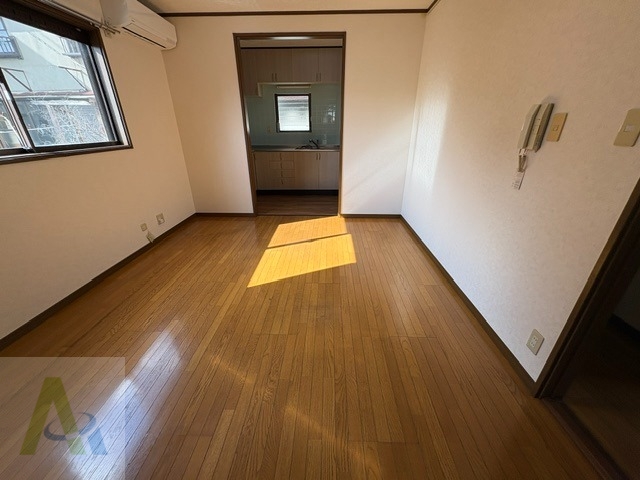 長田天神町2丁目戸建の居間写真