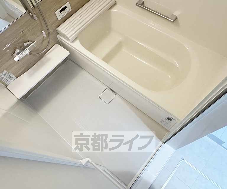 バス・シャワールーム　きれいで大きなバスルームです！