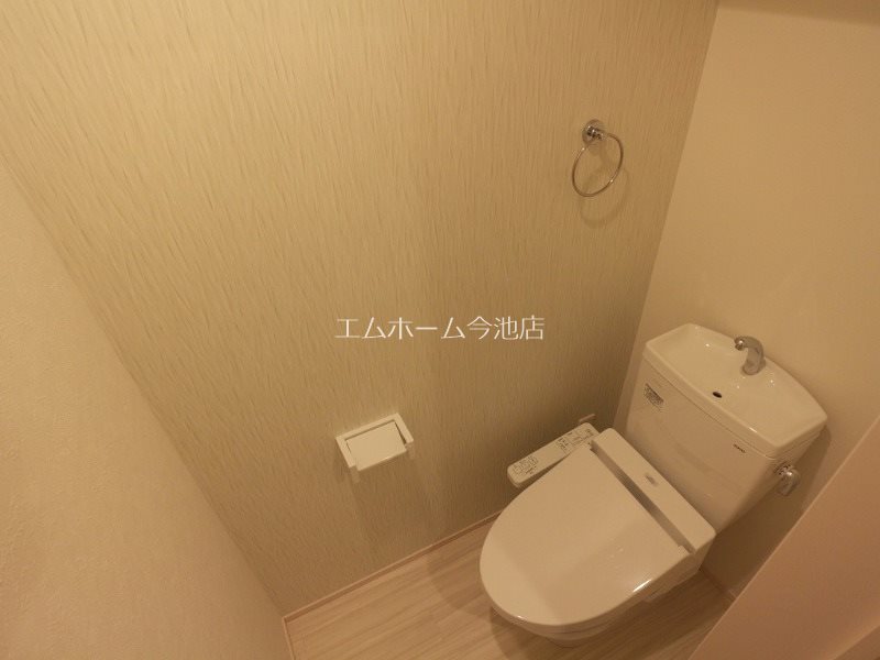 トイレ　温水洗浄便座付トイレ