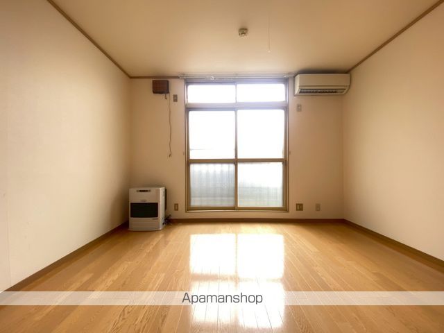 ミシェル在府の居間写真