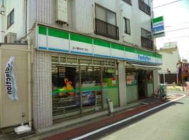 コンビニ　ファミリーマート品川桐ヶ谷通り店（コンビニ）まで235m