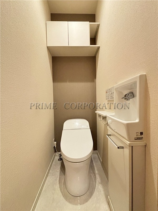 世田谷区羽根木2丁目戸建のトイレ写真
