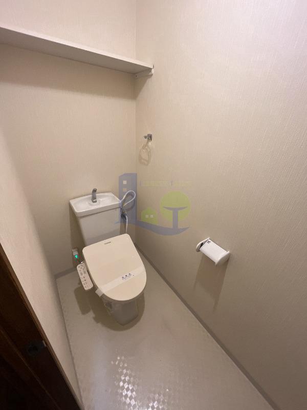阪急京都線 上新庄駅 徒歩10分 4階建 築31年のトイレ写真