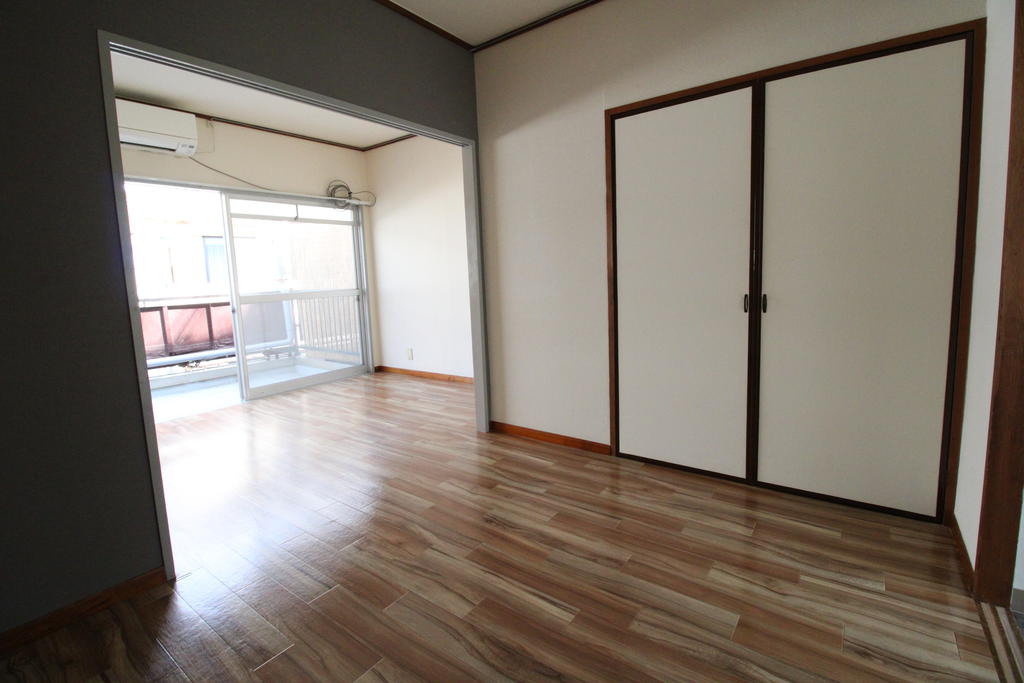 その他部屋・スペース　中央のお部屋は1間サイズの物入れがあります！！