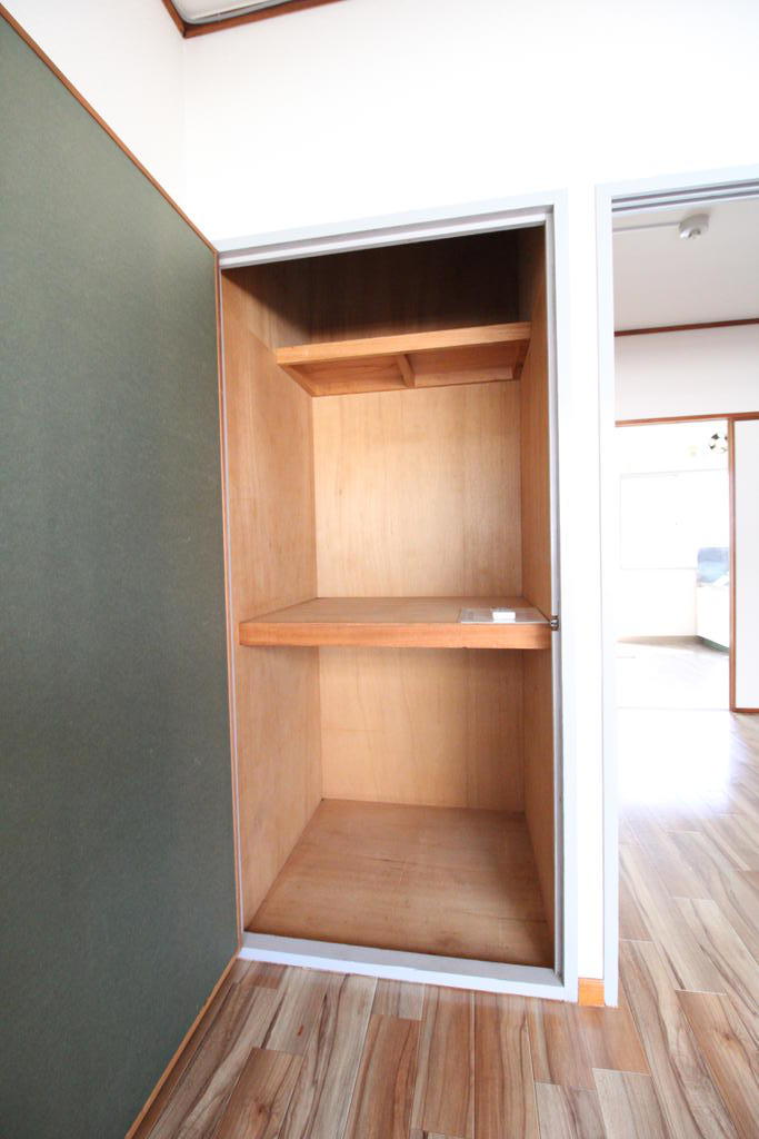 収納　バルコニー側のお部屋の収納です！！