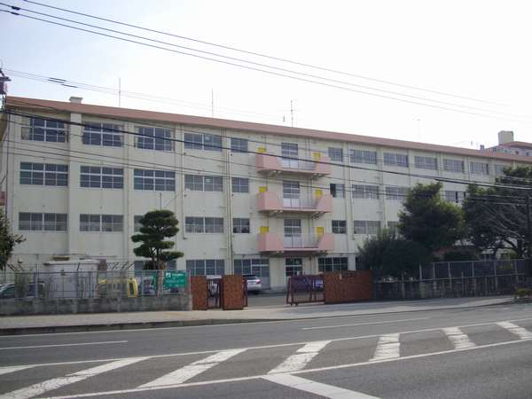 【北九州市八幡西区八枝のマンションの小学校】