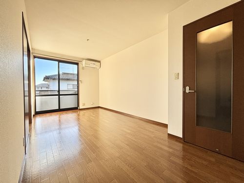 居室・リビング　南向きLDK１１，９帖です！　日当たり良好です。