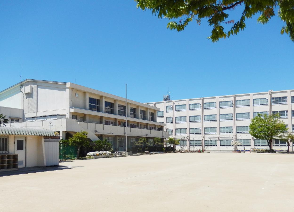 【飯田第１コーポの小学校】