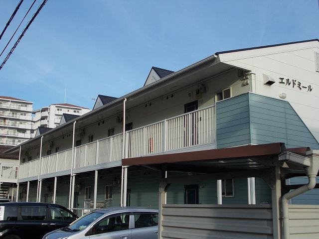 加古川市加古川町友沢のアパートの建物外観