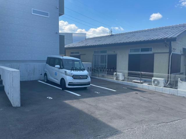 【諫早市貝津町のアパートの駐車場】