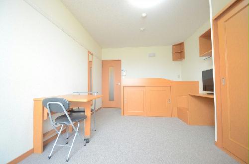 その他部屋・スペース　2Ｆのお部屋はカーペットです。